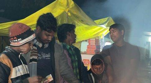 ठंड से राहत के लिए जरूरतमंदो को बांटे गये कम्बल