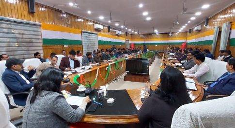 डीएम की अध्यक्षता में सम्पन्न हुई बेसिक शिक्षा विभाग की समीक्षा बैठक