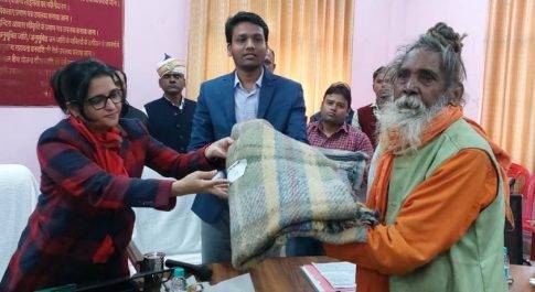 डीएम की अध्यक्षता में तहसील सदर में सम्पन्न हुआ सम्पूर्ण समाधान दिवस ,10 जरूरतमंदो को वितरण किया गया कम्बल