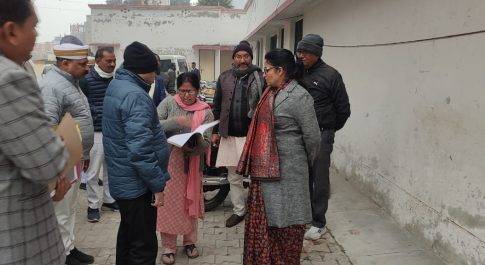 डीएम ने ईवीएम वियर हाउस का किया निरीक्षण