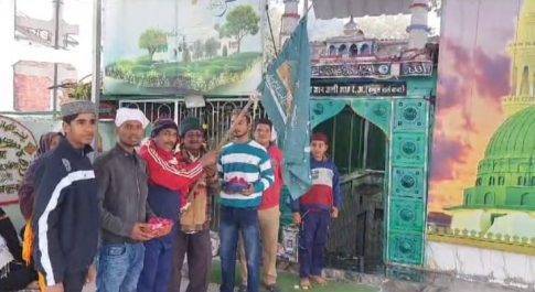 कोटा में हजरत बम्बूल वाले बाबा के आस्ताने पर की परचम कुशाई कर मांगी अमन चैन की दुआ