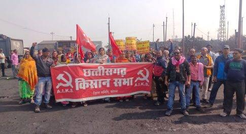 रोजगार के लिए कुसमुंडा जीएम कार्यालय पर ग्रामीणों ने किया कब्जा, किसान सभा ने कहा : जारी रहेगा आंदोलन