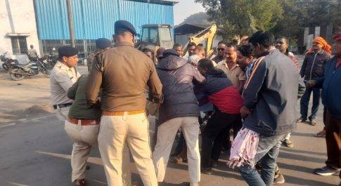 लिखित सहमति के बाद भू-विस्थापितों के खिलाफ एफआईआर दर्ज करने की निंदा, सीएमडी और जीएम का फूंका पुतला, किसान सभा ने कहा — रोजगार और पुनर्वास के लिए अंतिम सांस तक लड़ेंगे