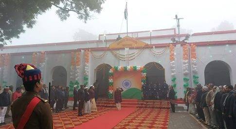 कलेक्ट्रेट में जिलाधिकारी मोनिका रानी ने किया ध्वजारोहण