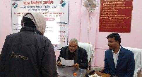 सम्पूर्ण समाधान दिवस का मण्डलायुक्त ने लिया जायज़ा