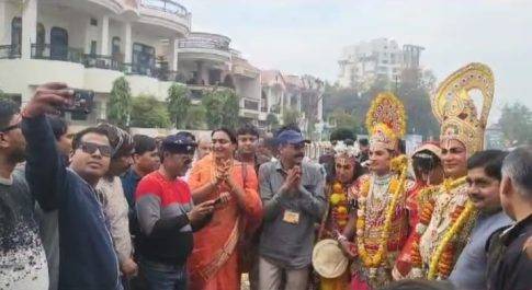 वन भारत साड़ी वॉकथान में हजारों की संख्या में महिलाओं ने लिया भाग
