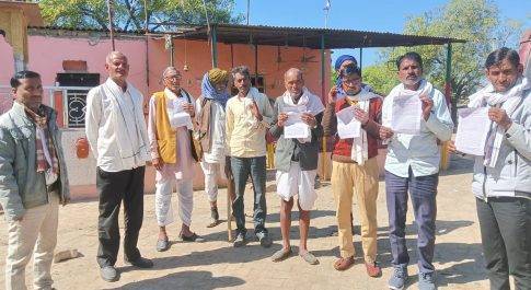 ई-श्रम कार्ड से किसी भी मजदूर को नहीं मिला लाभ -केंद्र व राज्य सरकार मजदूरों, किसानों को कर रही गुमराह