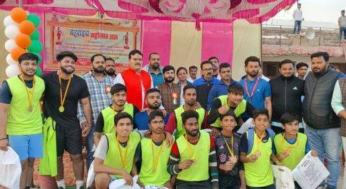 बहराइच महोत्सव खेल प्रतियोगिता में सम्मनित किये गये विजेता, उपविजेता खिलाड़ी