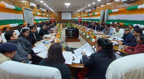 निर्वाचन व्यवस्थाओं की समीक्षा के लिए डीएम की अध्यक्षता में सम्पन्न हुई बैठक