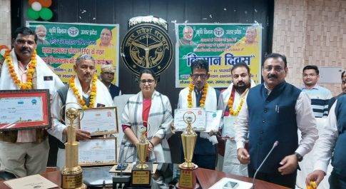 कृषि आधारित अन्य व्यवसाय अपनाने की किसानों को दी गयी सलाह : डीएम