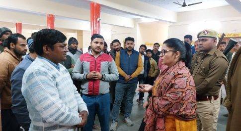 सीएचसी हुज़ूरपुर के निरीक्षण में अव्यवस्थाओं पर बिफरी डीएम