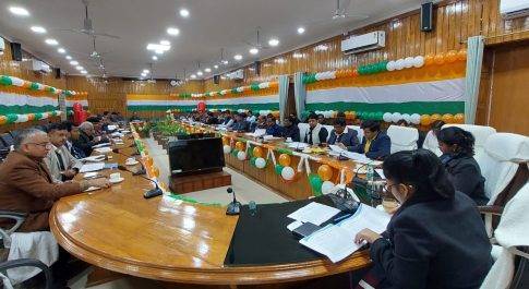 डीएम की अध्यक्षता में सम्पन्न हुई बेसिक शिक्षा विभाग की समीक्षा बैठक