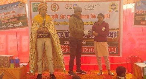 मैजिक शो के माध्यम से बैकिंग सुविधा का लाभ उठाने के लिए किया गया प्रेरित