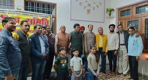 देर रात तक चली काव्य गोष्ठी में कवियों ने बिखेरे अलग-अलग रंग