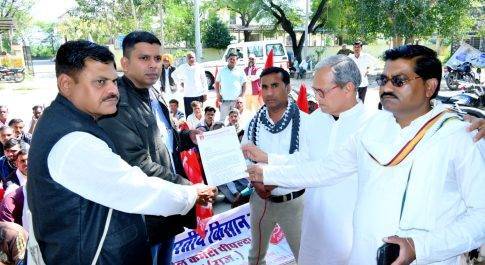 मांगें पूरी नहीं हुई तो सड़कों पर उतर कर करेंगे आरपार की लड़ाई