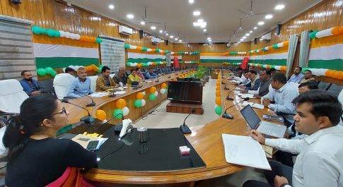 जिलाधिकारी की अध्यक्षता में सम्पन्न हुई अनुमोदन समिति की बैठक