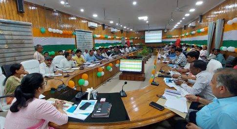 डीएम की अध्यक्षता में सम्पन्न हुई जिला स्वास्थ्य समति व पोषण समिति की बैठक