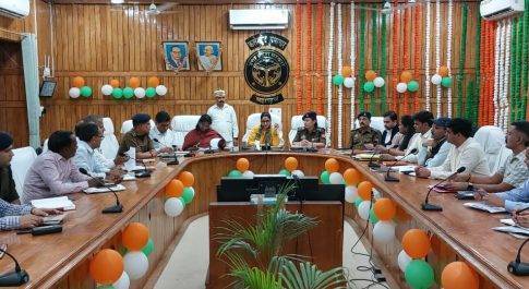 निर्वाचन व्यवस्थाओं की समीक्षा के लिए डीएम की अध्यक्षता में सम्पन्न हुई बैठक