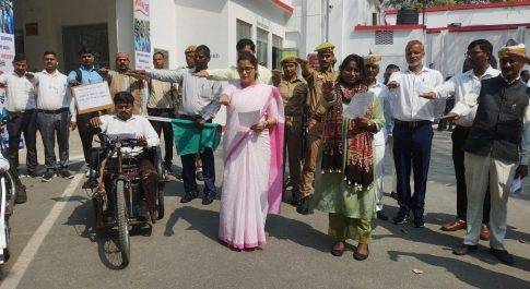 दिव्यांग मतदाताओं ने निकाली मतदाता जागरूकता रैली