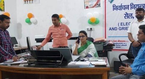डीएम ने इंटीग्रेटेड कन्ट्रोल रूम का किया निरीक्षण