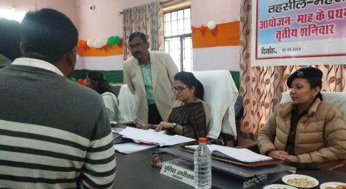 तहसीलों में सम्पन्न हुआ सम्पूर्ण समाधान दिवस ,कैसरगंज में आयुक्त ने तथा महसी में डीएम व एसपी ने की जन सुनवाई