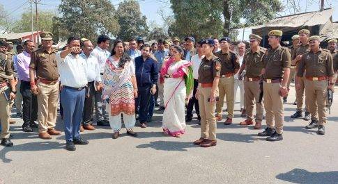 डीएम व एसपी ने किया गल्ला मण्डी परिसर का भ्रमण