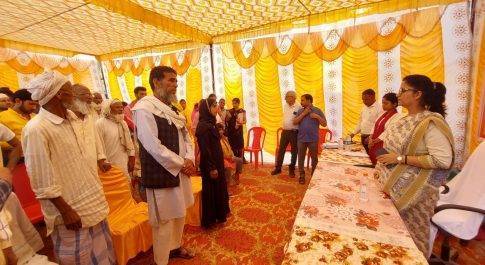 डीएम मोनिका रानी ने मतदान केन्द्रों का किया भ्रमण