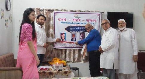 दुनिया में जहां भी अंधेरा है, वहां रोशनी की कंदील जलाएं कवि-शायर