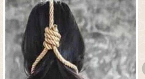 विवाहिता का फंदे से लटकता शव बरामद, भाई का आरोप हुयी हत्या
