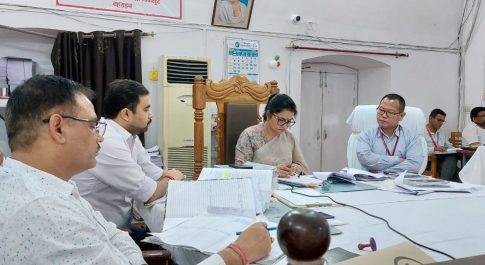 संवीक्षा में विधिमान्य पाये गये 10 प्रत्याशियों के नामांकन पत्र