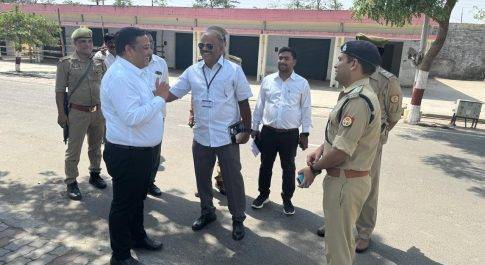 पुलिस प्रेक्षक ने इंटीग्रेटेड कन्ट्रोल रूम तथा गल्ला मण्डी परिसर का किया निरीक्षण