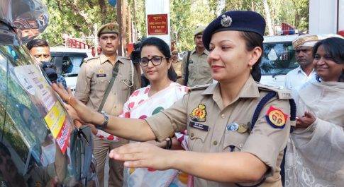 सेल्फी प्वाईन्ट का डीएम, एसपी व सीडीओ ने किया शुभारम्भ