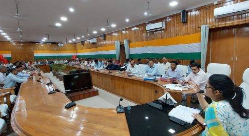 ईवीएम मशीनों की कमीशनिंग का कार्य त्रुटिरहित ढंग से कराये पूर्ण: डीएम