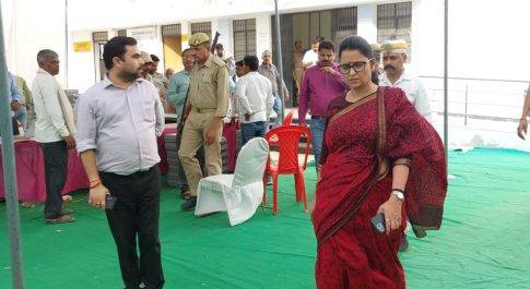 जिला निर्वाचन कार्यालय का डीएम ने किया निरीक्षण , निर्वाचन कार्यालय से संचालित कार्यो का लिया जायजा