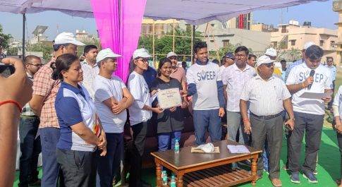 पहले मतदान फिर जलपान के संकल्प के साथ आयोजित हुई नवीन मतदाता मैराथन