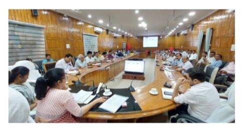 जिलाधिकारी ने ज़ोनल व सेक्टर मजिस्ट्रेटों के साथ की बैठक