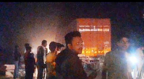 डंपर से कुचल कर बाइक सवार की दर्दनाक मौत, एक घायल
