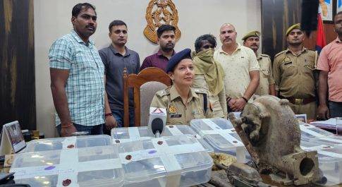 अवैध असलहा बनाने की फैक्ट्री का भंडाफोड़, 08 अदद देशी तमंचा, 05 अदद खोखा कारतूस, 01 अदद मिस कारतूस व असलहा बनाने वाले एक अभियुक्त गिरफ्तार