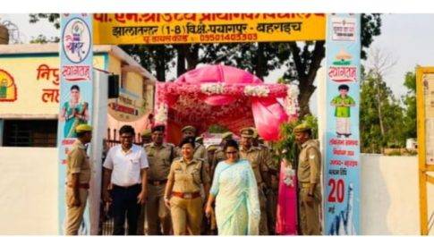 शान्तिपूर्ण मतदान के लिए निरन्तर भ्रमणशील रहीं डीएम व एसपी