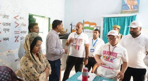 सामान्य व पुलिस प्रेक्षक ने किया मतदान केन्द्रों का निरीक्षण