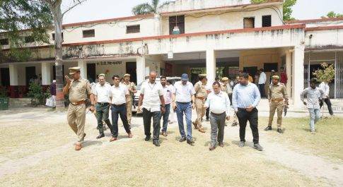 सामान्य व पुलिस प्रेक्षक ने क्रिटिकल मतदान केन्द्रों का किया निरीक्षण