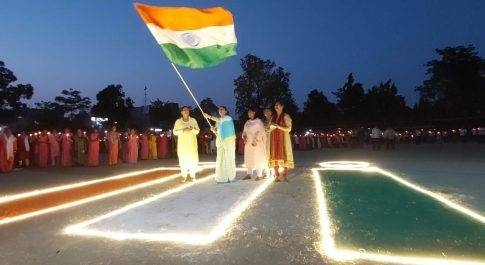 अन्तर्राष्ट्रीय मज़दूर दिवस पर समारोहपूर्वक आयोजित हुआ मतदाता दीपोत्सव