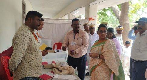 पोस्टल बैलट फैसिलिटी सेन्टर का डीएम ने किया निरीक्षण