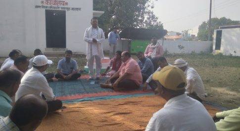 शोक सभा में मृतक शिक्षक को श्रद्धा सुमन अर्पित किया
