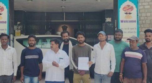 साँवलिया मन्दिर मण्डल के सफाई कर्मचारियों ने वेतन वृद्धि के लिए जिला कलेक्टर को ज्ञापन दिया
