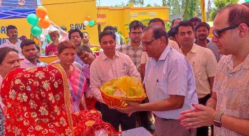 उप सचिव भारत सरकार व निदेशक उच्च शिक्षा पहुंचे, मधवापुर परिषदीय विद्यालय