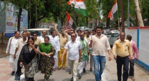 नीट परीक्षा परिणाम के खामियों को लेकर कांग्रेस ने, प्रदर्शन कर सौंपा ज्ञापन