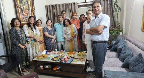 काव्यलोक संस्था के तत्वावधान में कवयित्री गार्गी कौशिक के पिता नीरज कुमार शर्मा की 62वीं जयंती पर काव्य गोष्ठी का हुआ आयोजन 