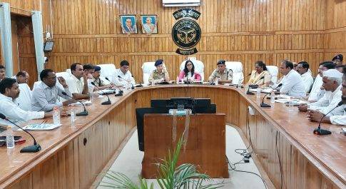 डीएम की अध्यक्षता में सम्पन्न हुई जिला शान्ति समिति की बैठक