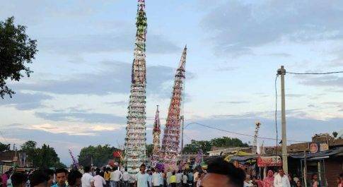 मोहर्रम की दसवीं तारीख को जुलूस के साथ कर्बला पहुंची ताजिया